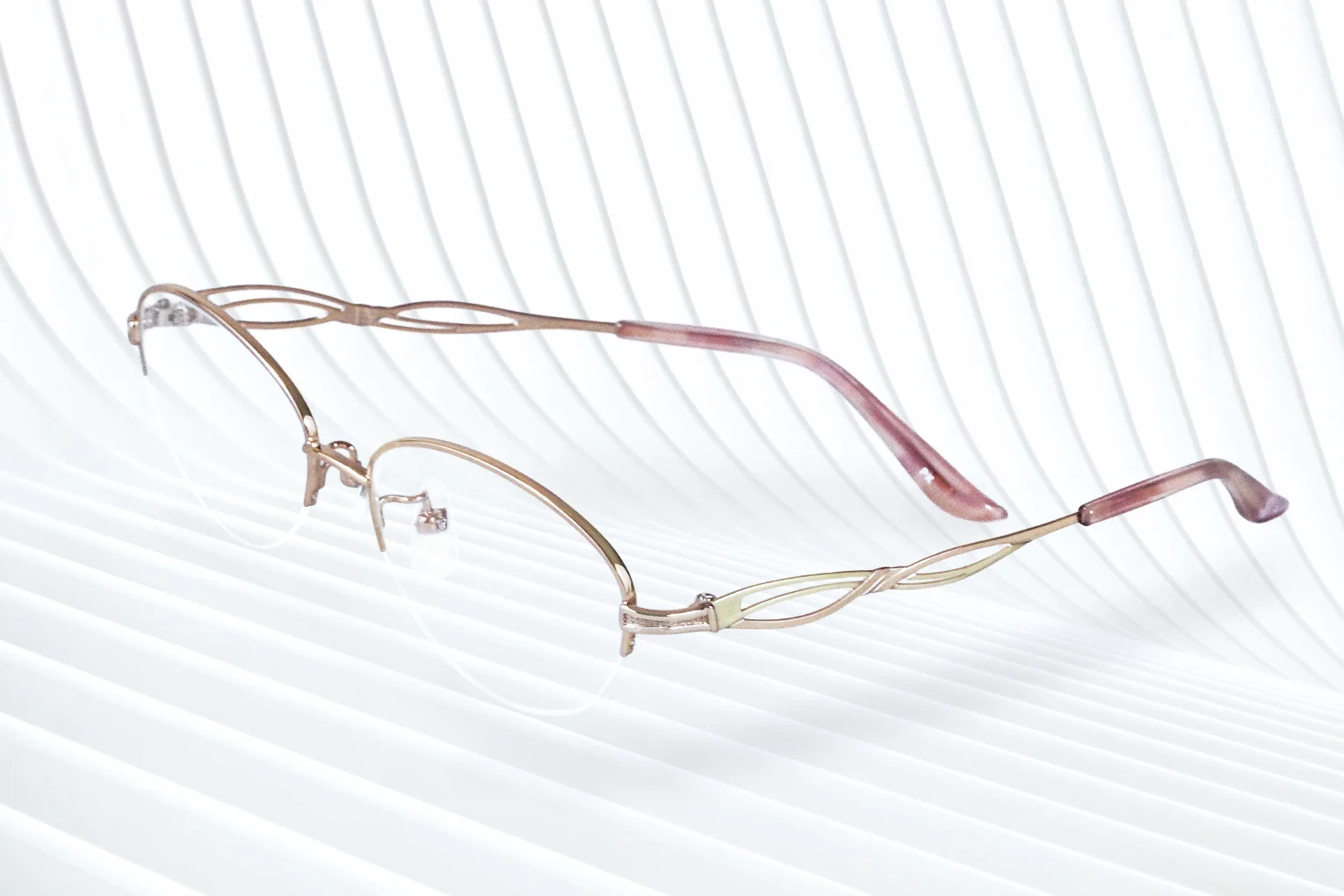 yukyu-odyssey-elegant-glasses-line-art 3