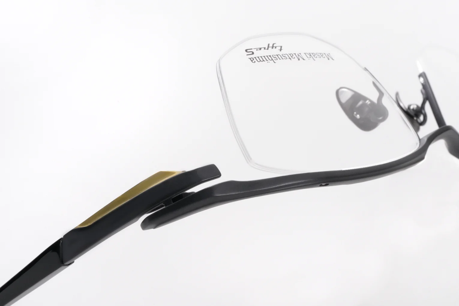 Wide head fit eyewear guide4