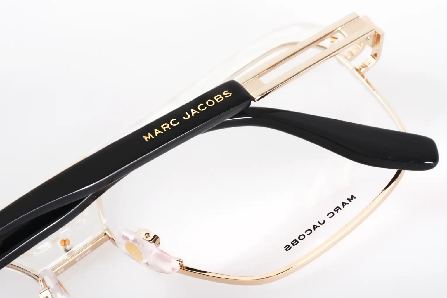 Wide head fit eyewear guide10