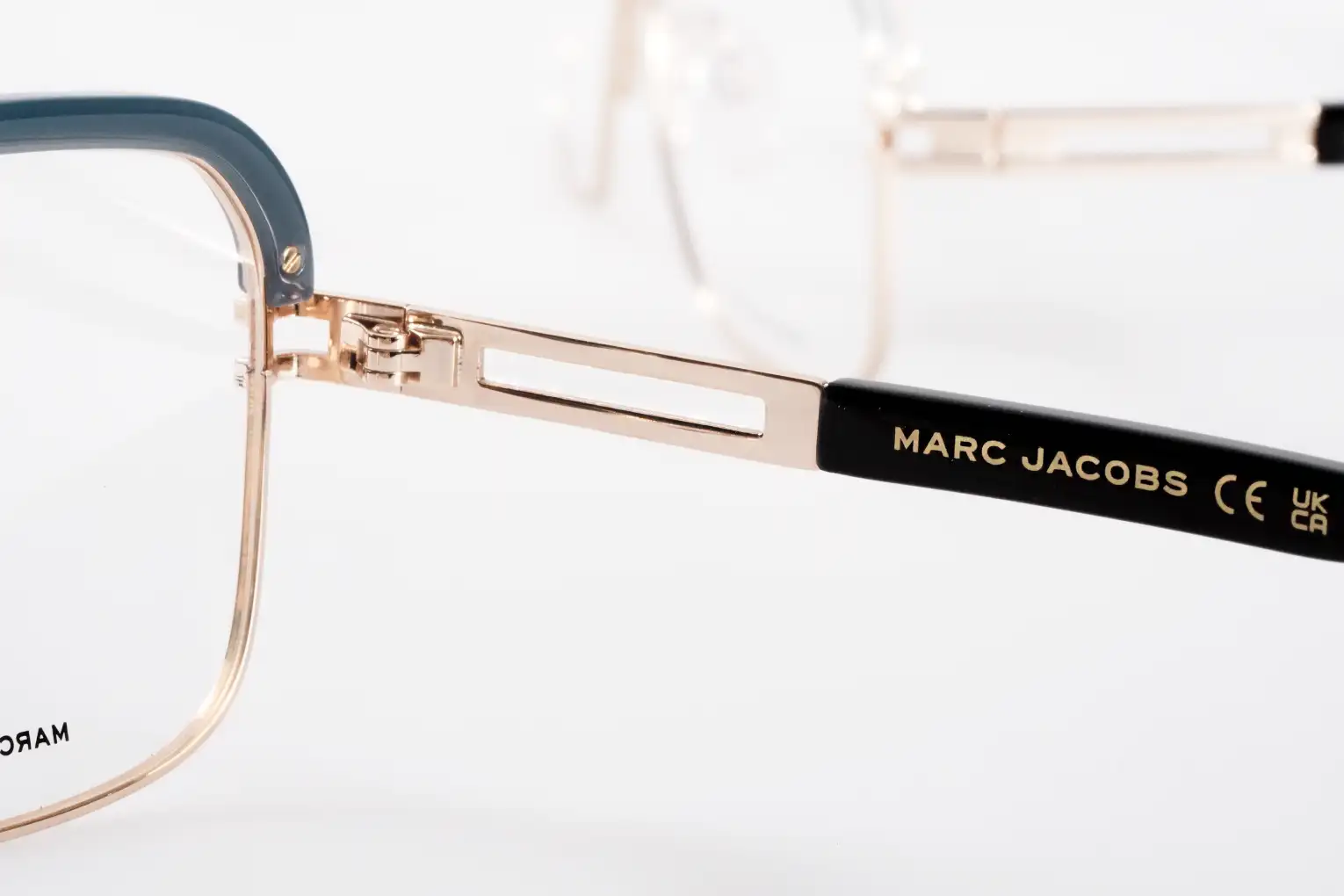 Wide head fit eyewear guide9