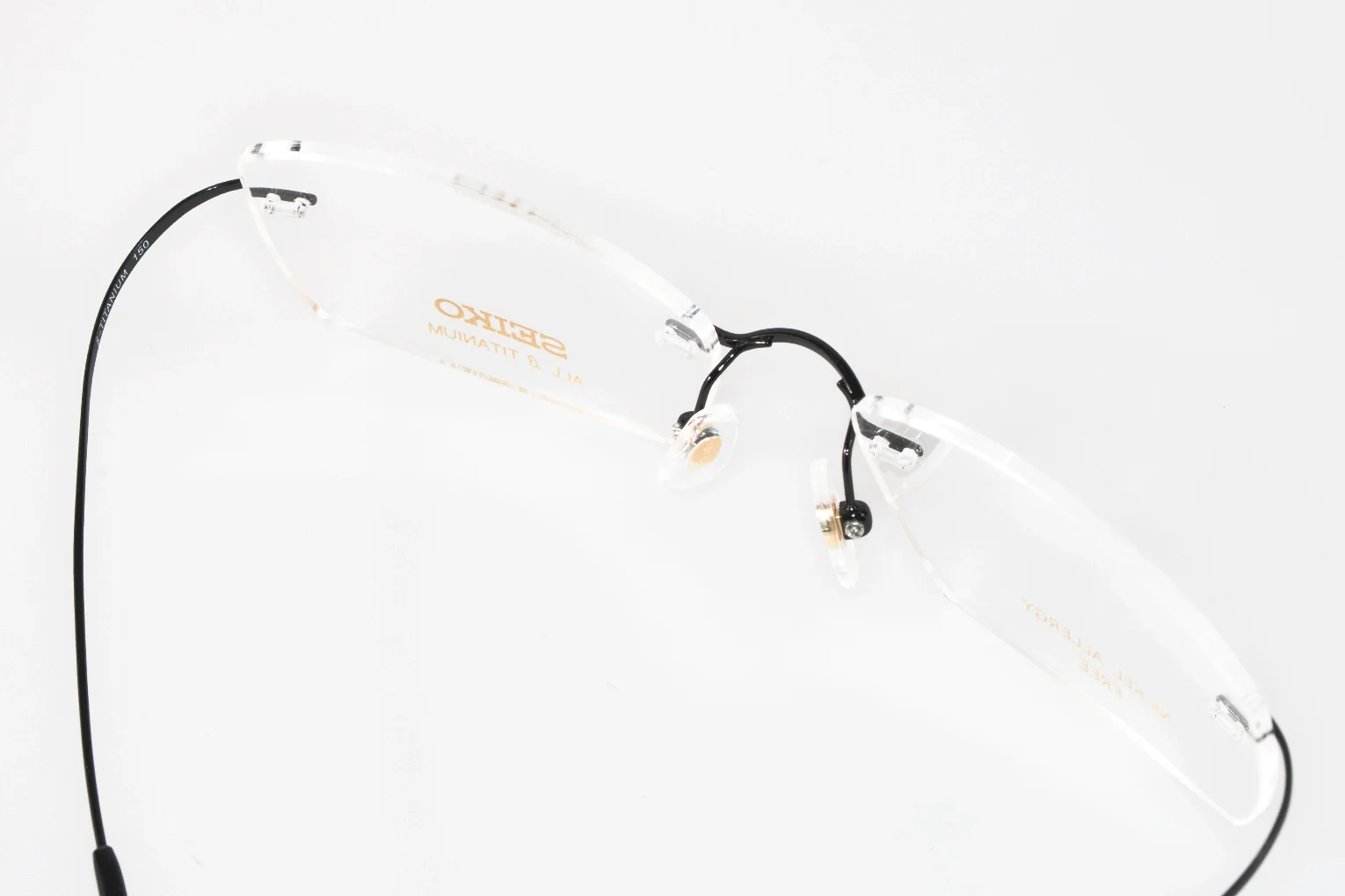 Precision in minimalism seiko rimless