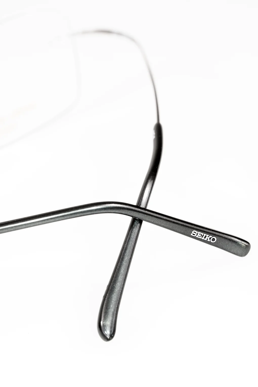 Precision in minimalism seiko rimless