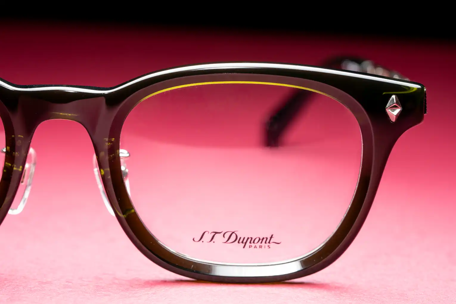 St dupont angular frame design